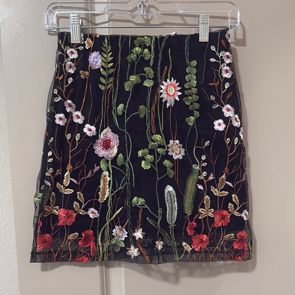 A’gaci Floral Embroidered Black mini Skirt size S